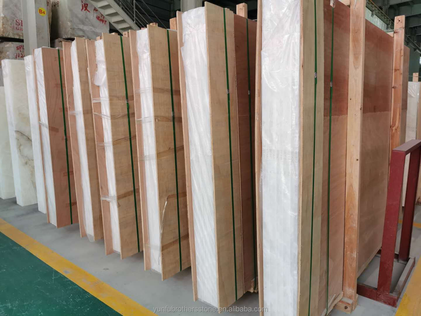 Modern Wood Grain Corinthian Marble Column Cladding for Customized Villa Enhancements