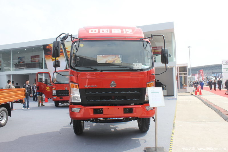 10 Ton 4x2 Sinotruk Howo7 Heavy Cargo Truck Red Color 6 Tires With Air Conditioner