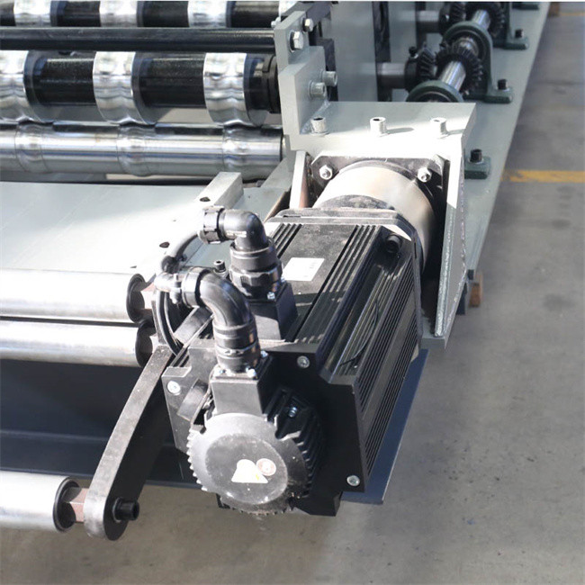 Width 914-1450mm Metal Tile Roll Forming Machine For Roofing Panels
