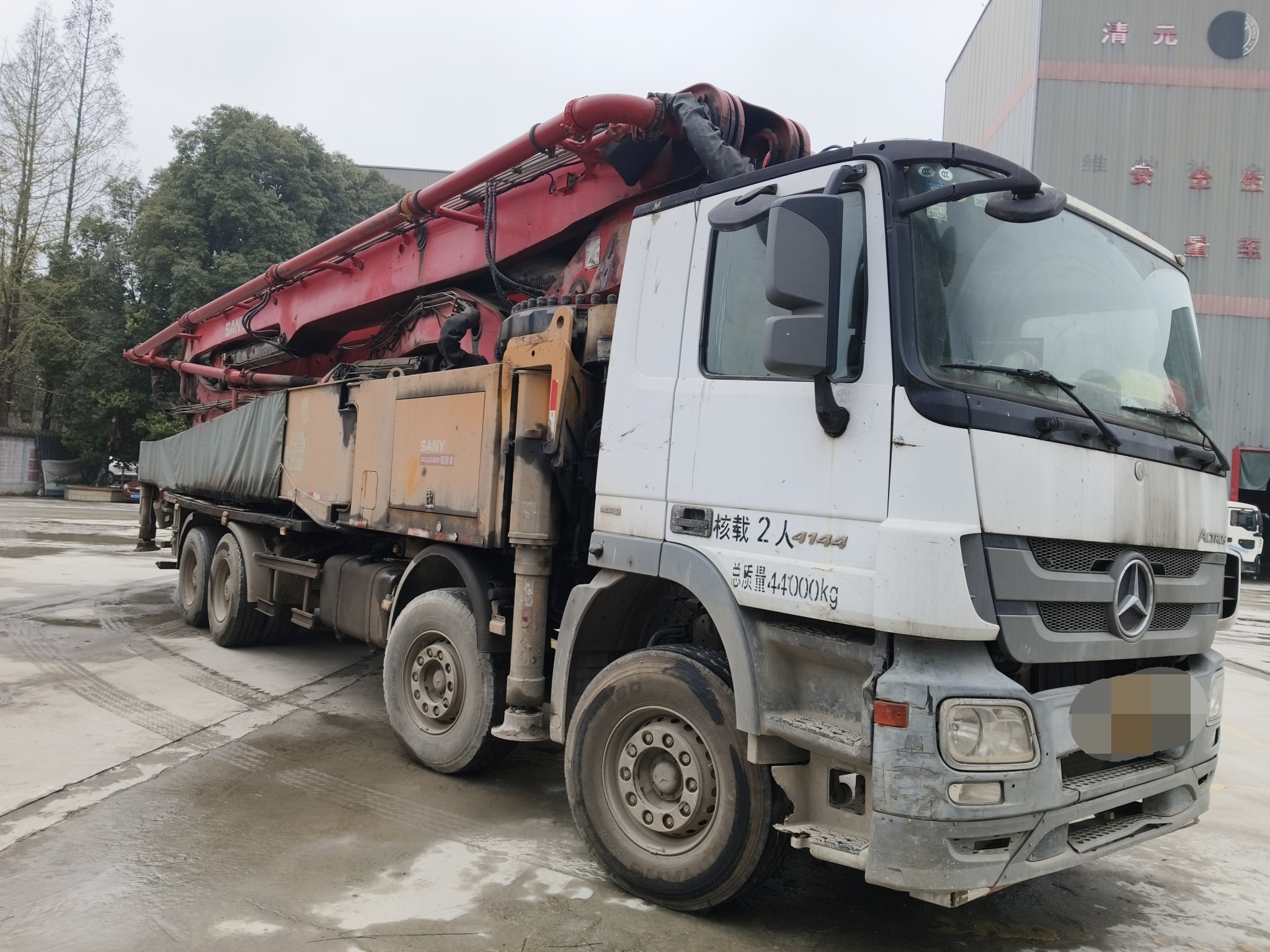 Red and Yellow SANY 56M Mobile Concrete Pump Total Weight 34600kgs for Stable Pumping by SANY