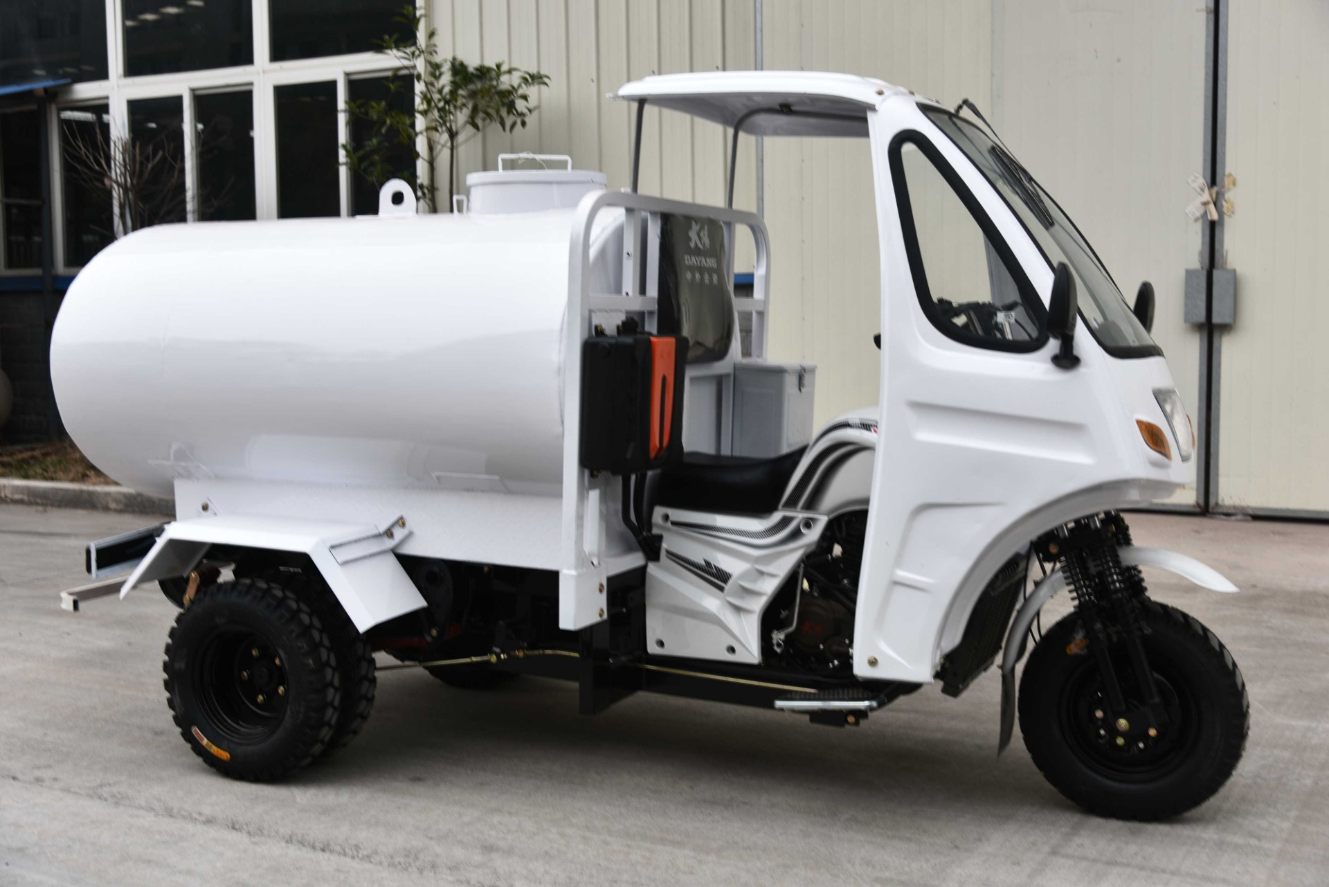 CCC Approved 250CC Water Tank Tricycle with White Color Body and Origin Type