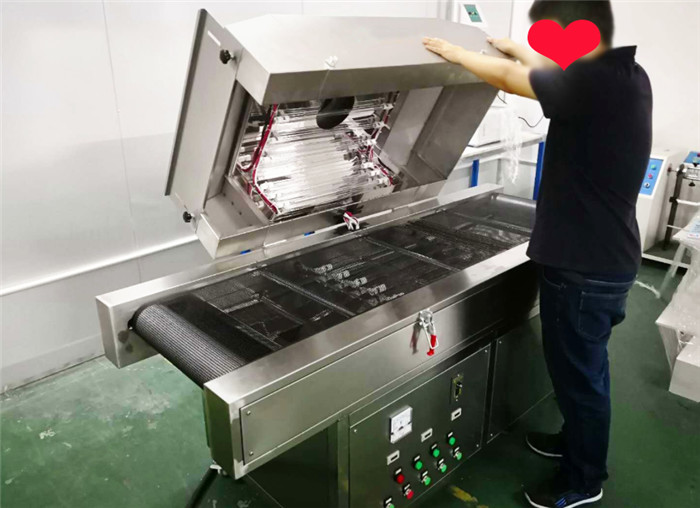 High Temperature UV Tunnel Face Mask Sterilization Machine SUS Discharging Area 500mm