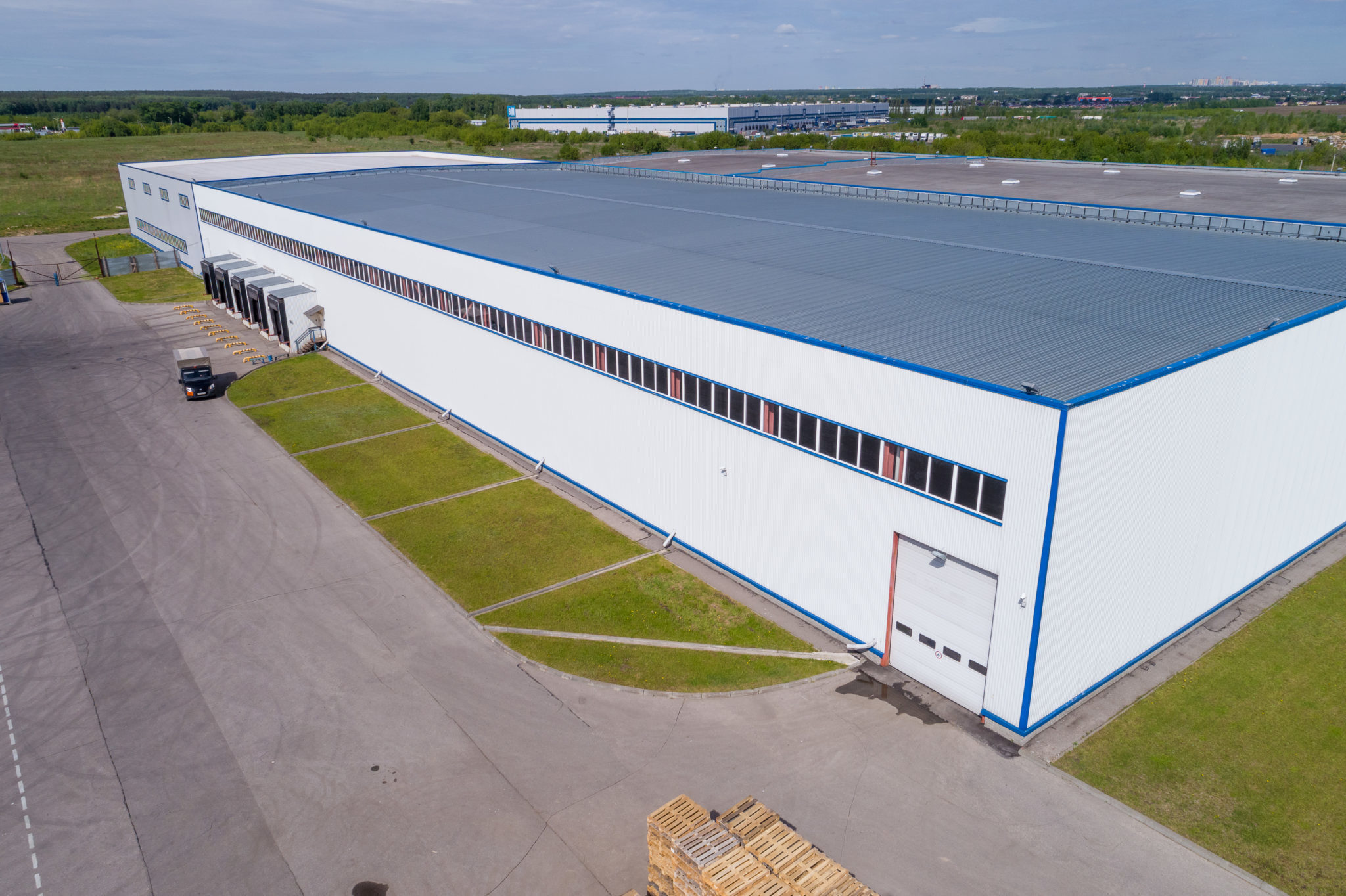 Painted Galvanized Multi Storey Steel Building Steel Frame Workshop Kit ODM