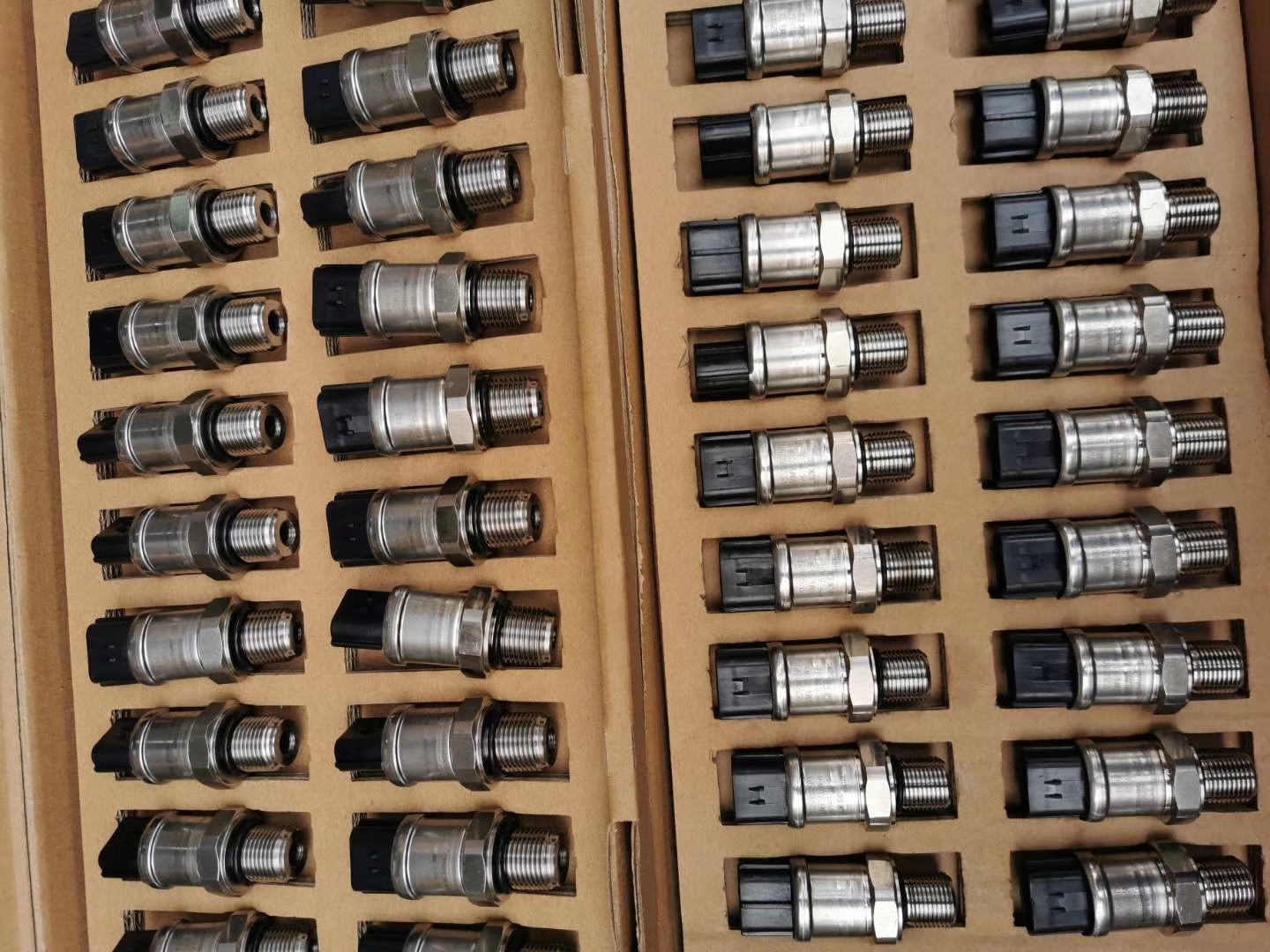 PC200-5 PC200-6 6F95 Travelling Pressure Sensor Excavator Switch D4C-9093 203-06-5621
