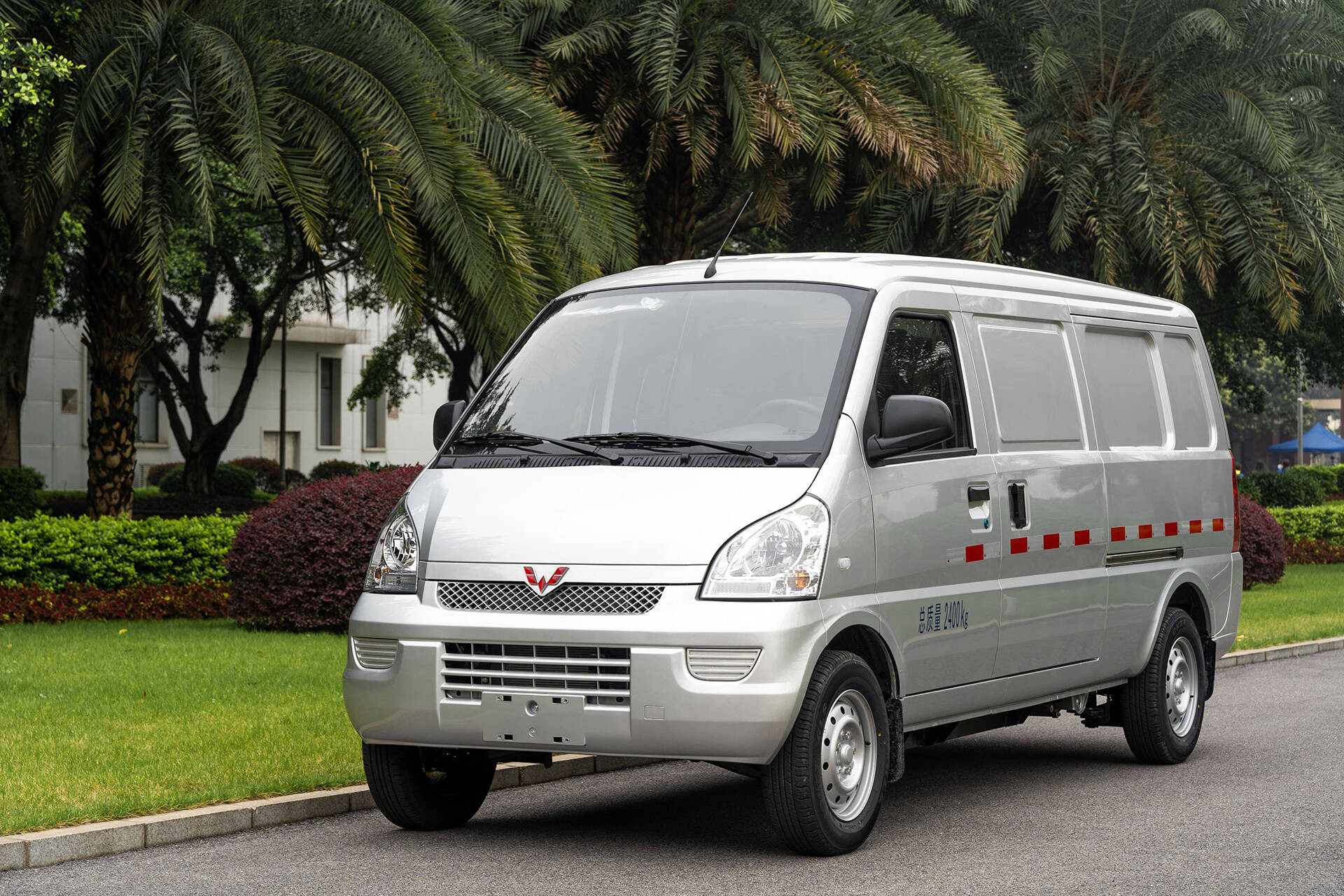 Max Speed 100km/h Wuling Rongguang EV 230KM 300KM Cruising Range 5 Seats Electric Van