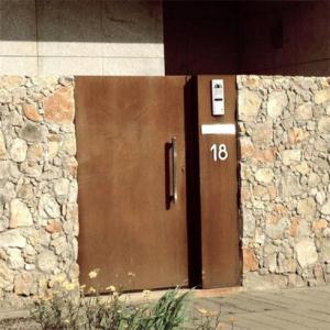 Quality Villa Garden Corten Steel Privacy Screen Main Gate With Handle Lock wholesale