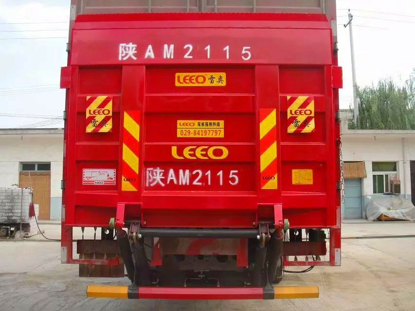 Long Life 1500KG Cantilever Tail Lift 2KW Rail Liftgate Steel Plate