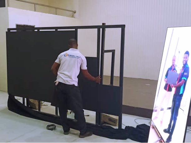 SMD 1000cd/Sqm P3.91mm LED Advertising Video Screen IP40