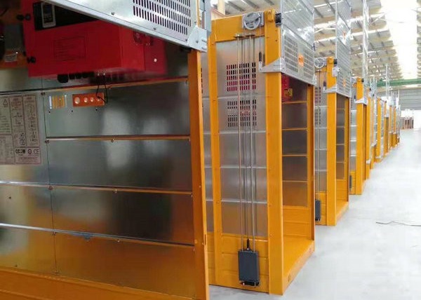 Safe Efficient Construction Site Lift High Strength Payload Capacity 2000 Kg