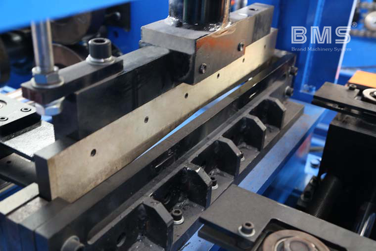 Yield Strength 550Mpa Thickness 3.5mm Purlin Roll Forming Machine