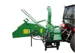 Hydraulic Feeding Towable Wood Chipper With 360 ° Rotatable Wood Ejection