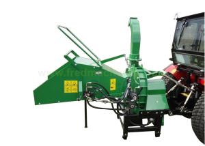 Quality Hydraulic Feeding Towable Wood Chipper With 360 ° Rotatable Wood Ejection wholesale