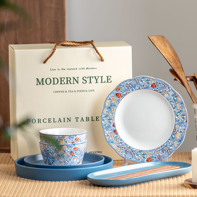 Modern Design Style Christmas Ceramic Dinner Set Under Glazed Porcelain Gift Set