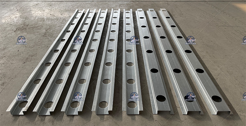 Punching holes omega profile roll forming machine for US Omega profile roll forming machine Top hat roll forming machine