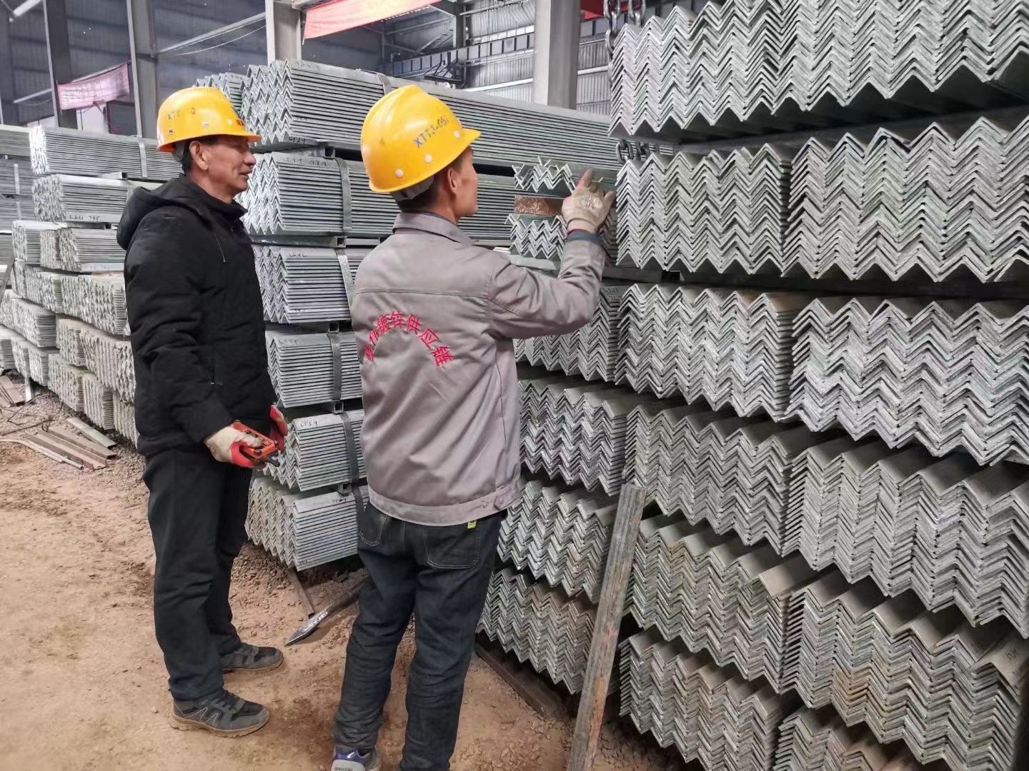 Equal Low Carbon Steel Angle Steel for Building Structures Grade Q195-Q420 Series 56*6mm
