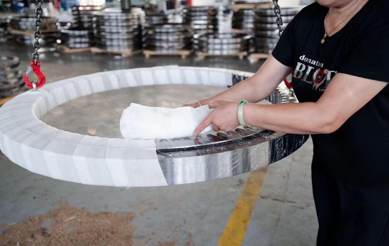 Vla 200544N Flanged slewing bearing slewing ring L shape