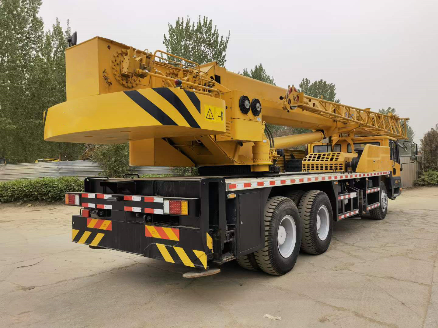 Used 70ton Truck Crane with Maximum Lifting Height of 12.4M-70M and in Good Condition