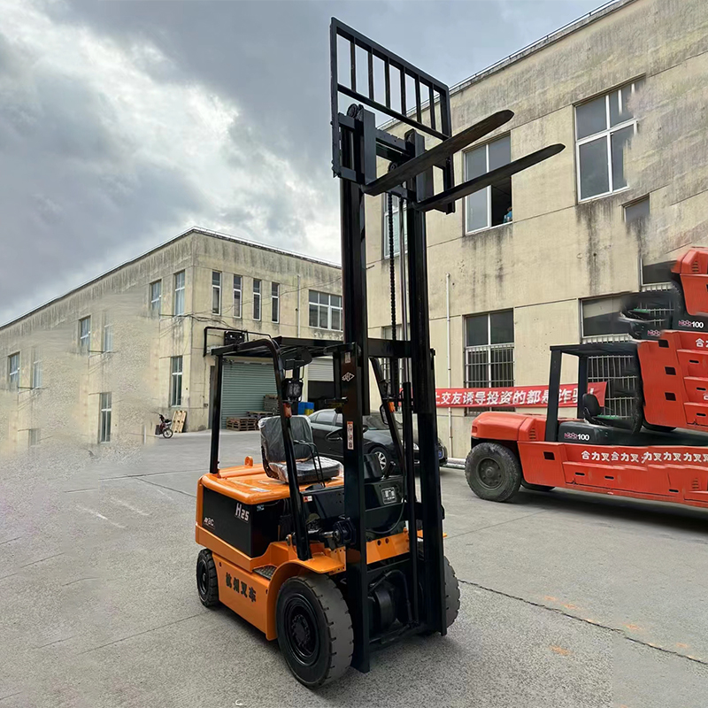 Forklift Electric 4x4 2 Ton Used with Non-slip Off-road Tire and Fork Length 1070mm