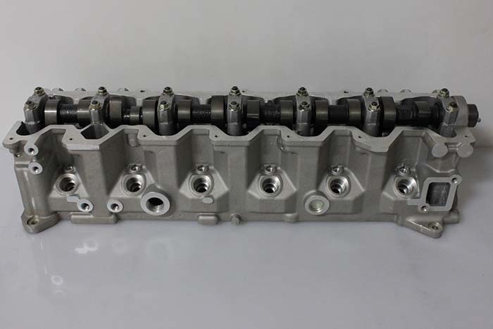 Durable NISSAN RD28 Cylinder Head Assembly For 11040VB301 11040-VB301