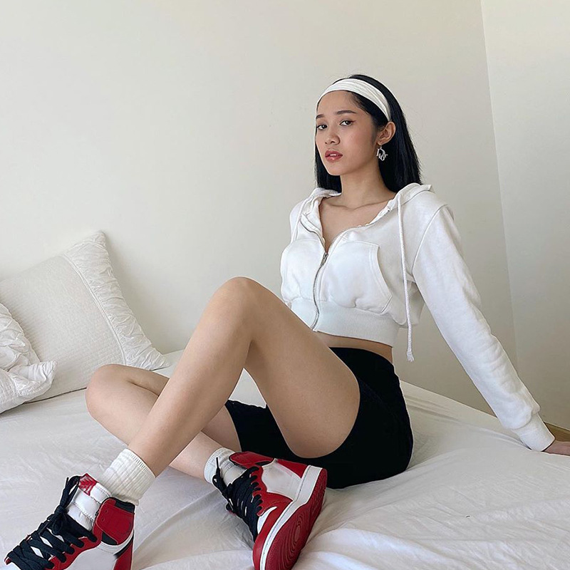 2020 Women Hoodie Short Style Long Sleeve Hooded Zipper Pocket Sweatshirt girl coat Can be customized logo