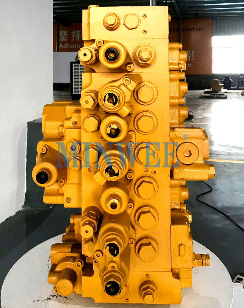 Original excavator hydraulic control valve Genuine PC200-7 control valve 723-46-20402 7234620402 main distribution valv