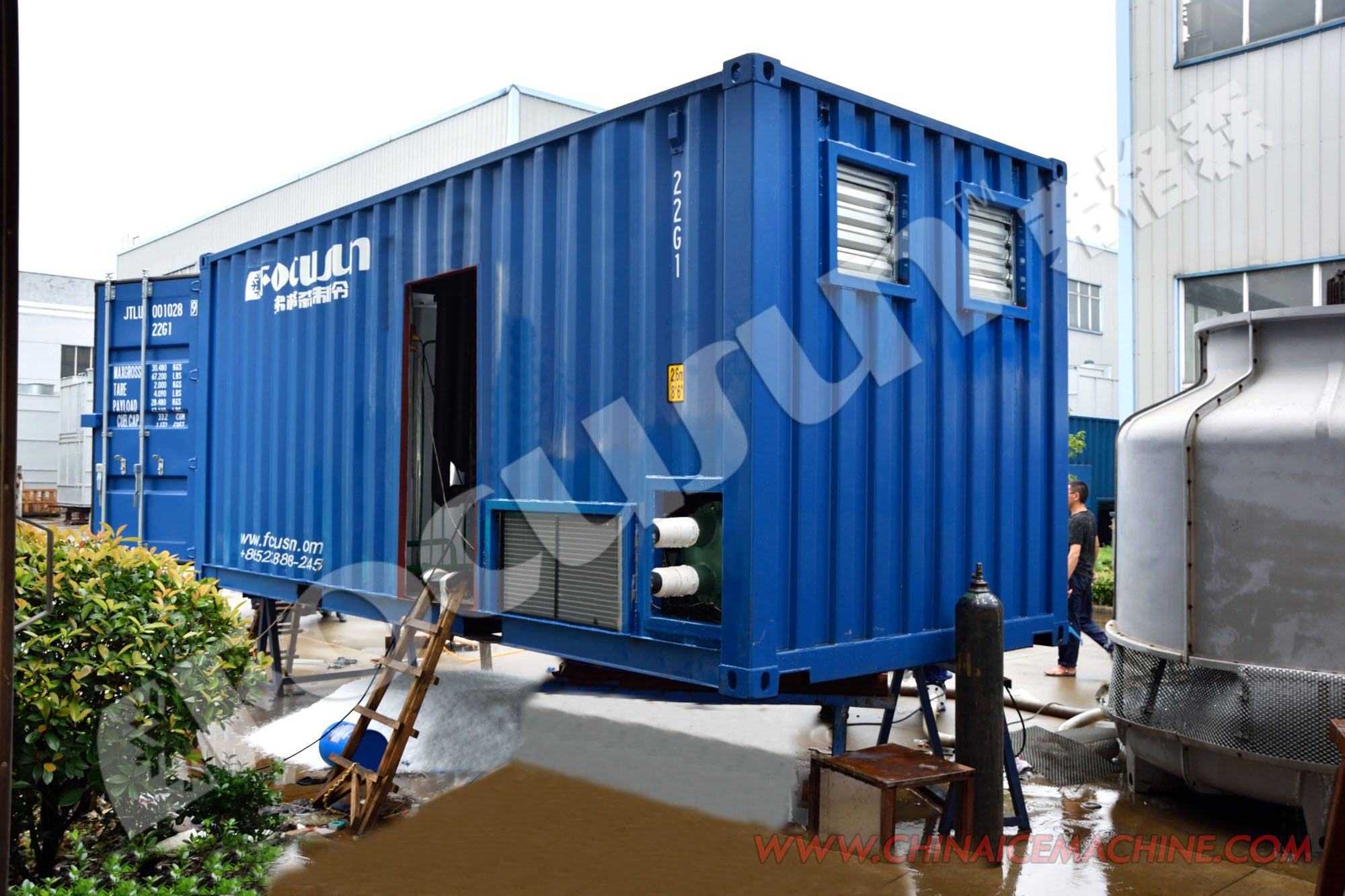 FOCUSUN Glorious Ice Snow Machine for Snow Room 2100 KG Capacity and Performance