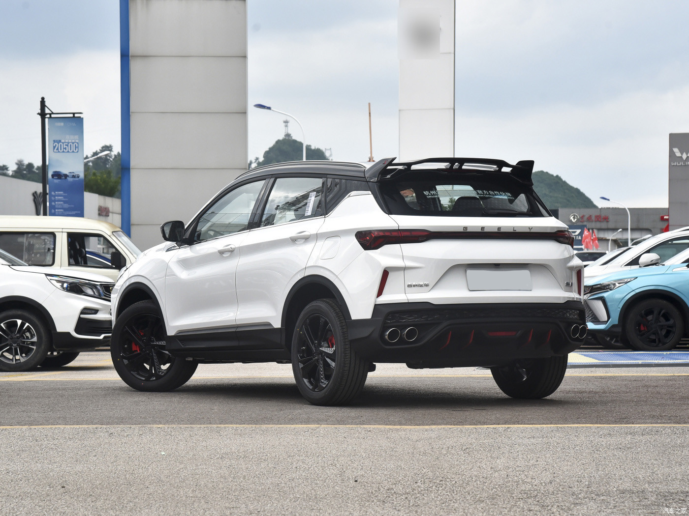 Luxury Smart Electric SUV Geely Auto SUV 4WD With Stylish Exterior Design