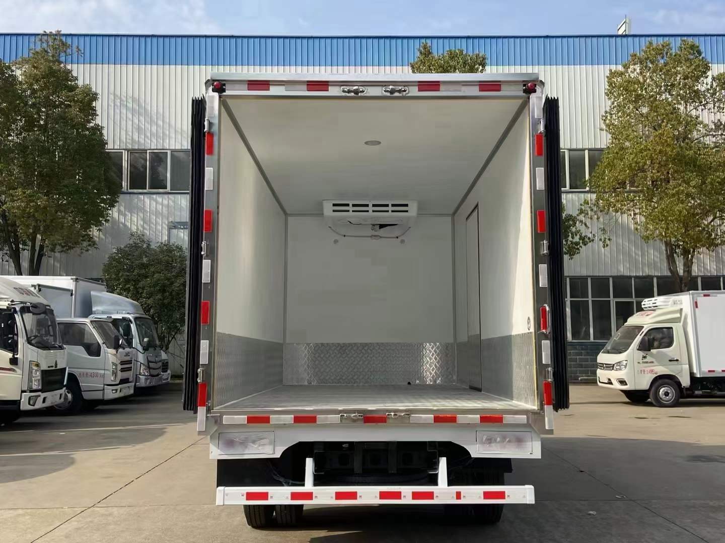 Foton Refrigerated Truck For Fresh Live Fish And Frozen Products Custom's Requirement