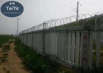 Silver Green Barbed Wire Fence Post Used On Wall High Rust Resistance