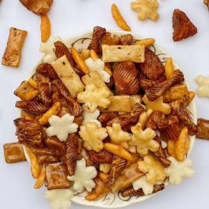 Quality Hot salted rice crackers snack for Middle East countries mixed rice crackers wholesale