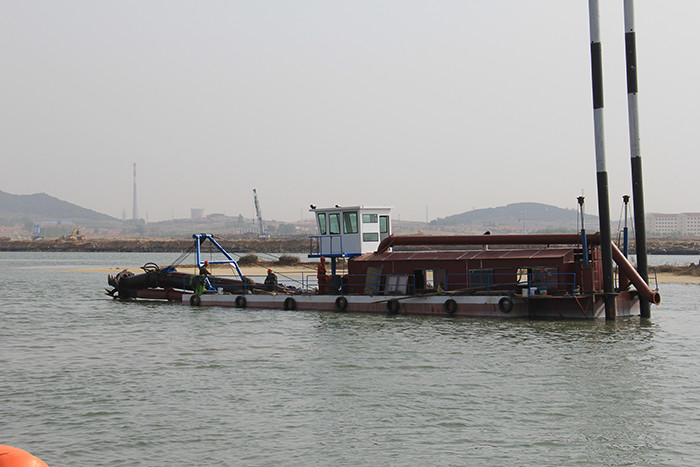 Long Distance Discharge Sand Dredging Equipment With Diesel Oil Power Type And 20m Spud Length