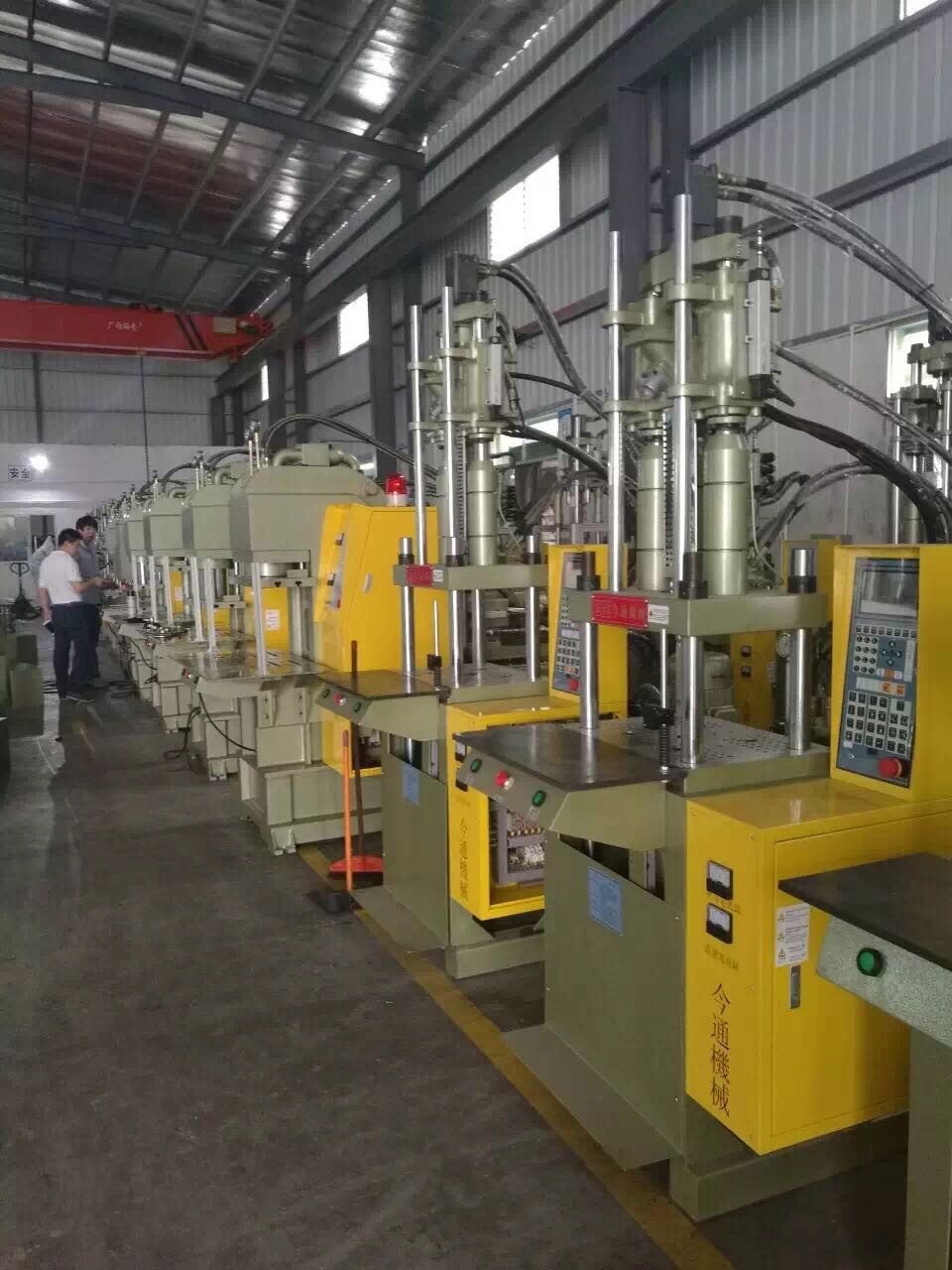 35T Plastic Vertical Injection Moulding Machine Max Daylight 340/280mm For Chip Automatic
