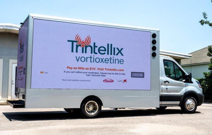 Customizable Digital Mobile Truck Waterproof LED Advertising Van For Pharmacy