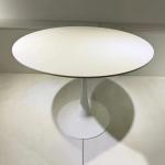 Fashionable Wooden Round Dining Table 90 * 90cm With Metal Base Non Rusting