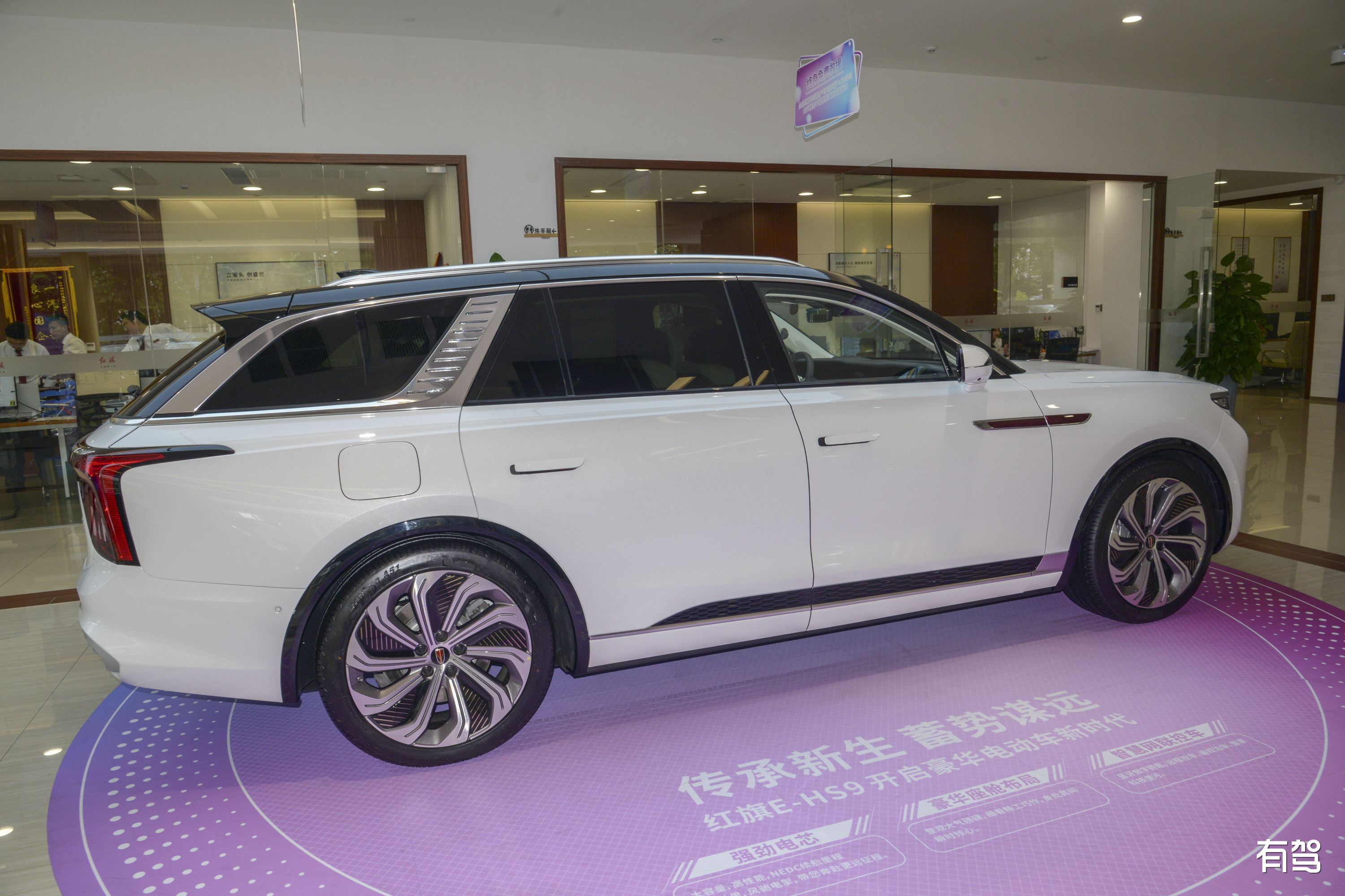 2022 660km Hongqi Ehs9 China's top new energy vehicle electric EHS 9 E-HS9 Qixiang six seat version spot sales new car