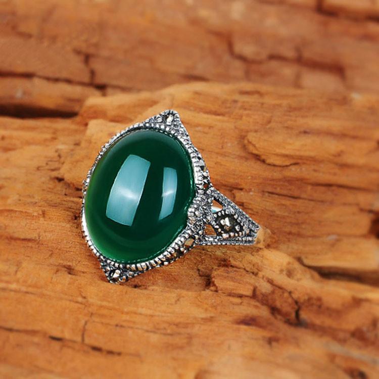 925 Silver with Oval Green Agate Vintage Marcasite Ring (R121404)