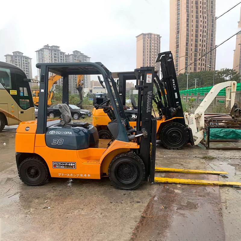 2012 Used Petrol Forklift Truck Lifting 3 Ton in UAE with Sidesway and 4-wheel Drive