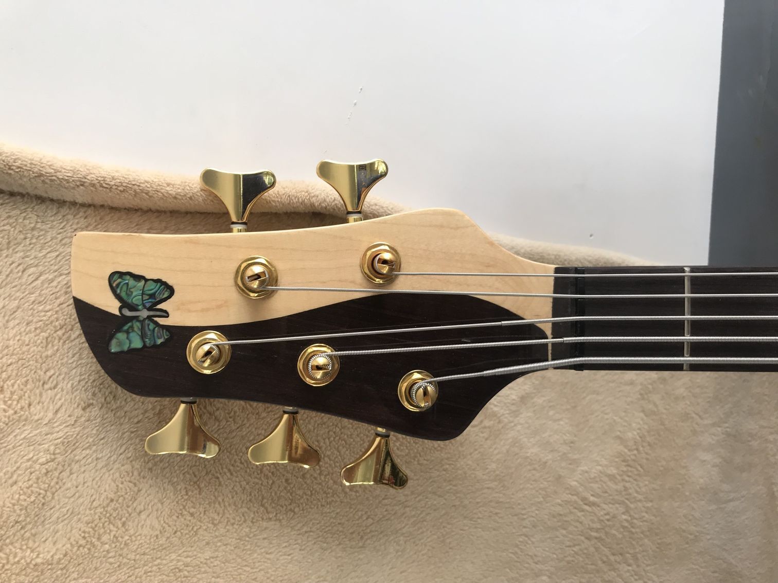 5 string active bass Butterfly yingyang bass guitar Butteryfly Deluxe Electric bass guitar yin and yang bass