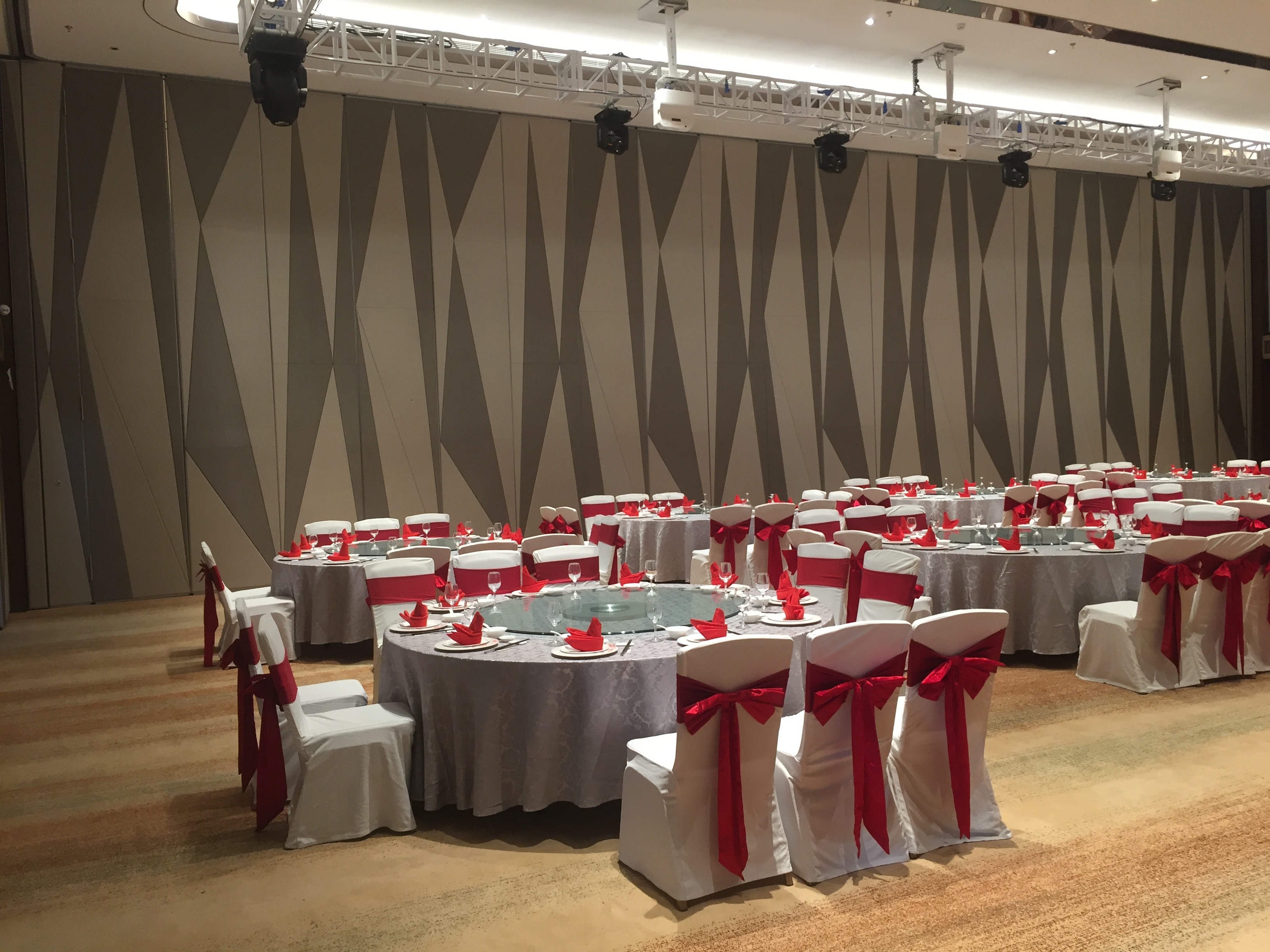 Movable partition wall Automatic turning high quality track extra high partition wall
