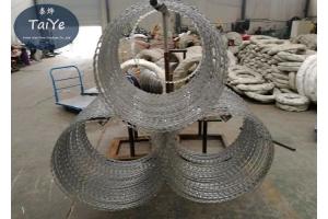 Quality Mobile Razor Wire Barrier Trailer Security BTO -22 Concertina Razor Barbed Wire wholesale
