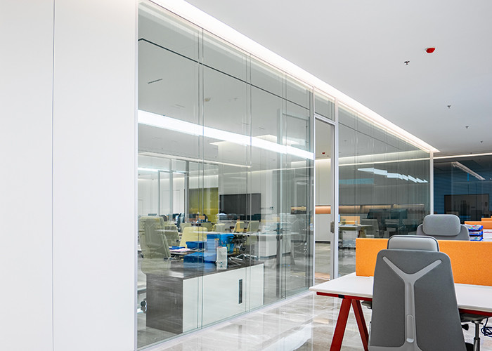 Transform Office With Sleek And Functional Partition Walls Strong Tempered Glass Type