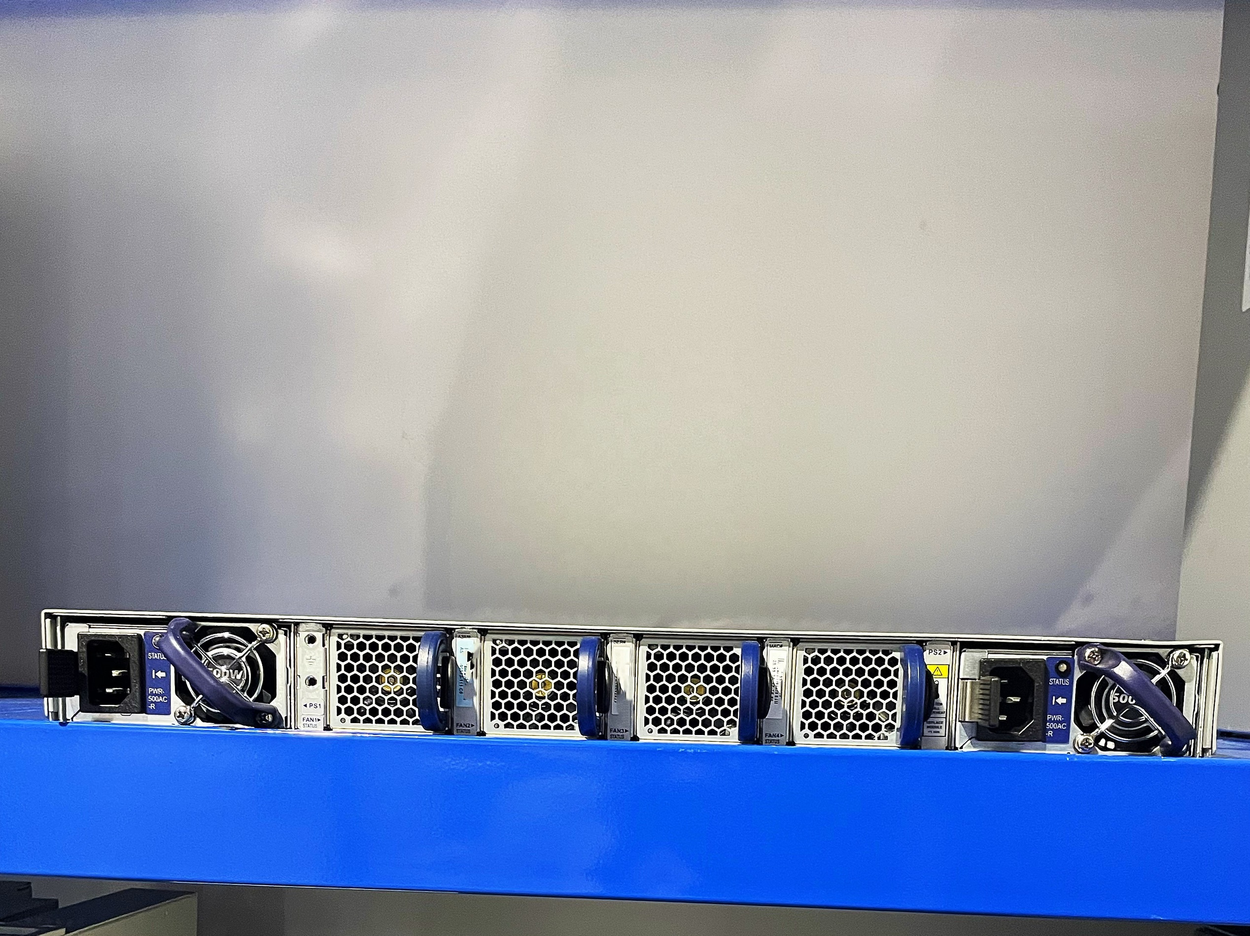 Private Mold Yes DCS-7050SX-64-R 48-Port 10G SFP 4-Port 40G QSFP Switch VLAN Function