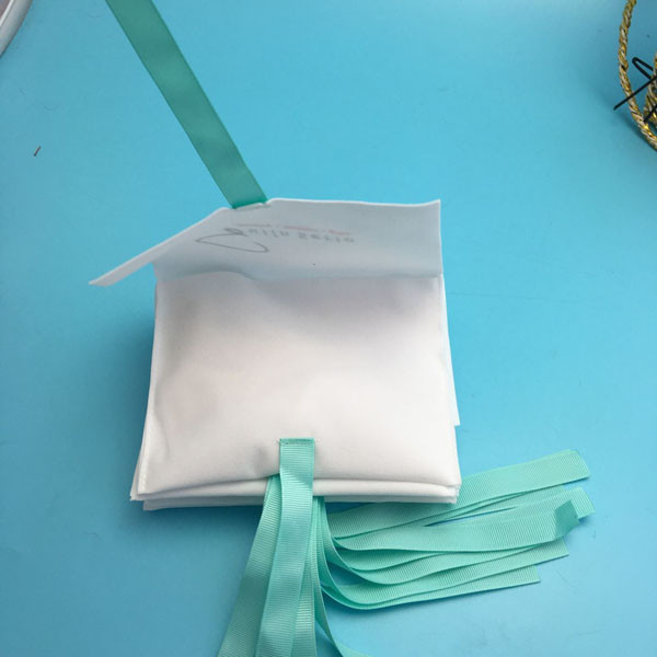 Wear Resistant White Velvet Pouch , Customized Locked Fabric Jewelry Pouch