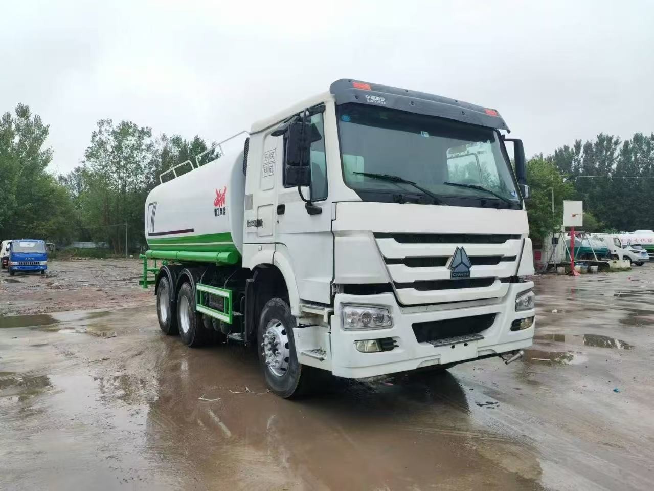 FAW Tank Watering Truck Dongfeng Sinotruk HOWO Shacman Road Sprinkler Sanitation Vehicle 20000/30000L 6X4 Heavy Duty Milk Tanker Drinking Water Truck