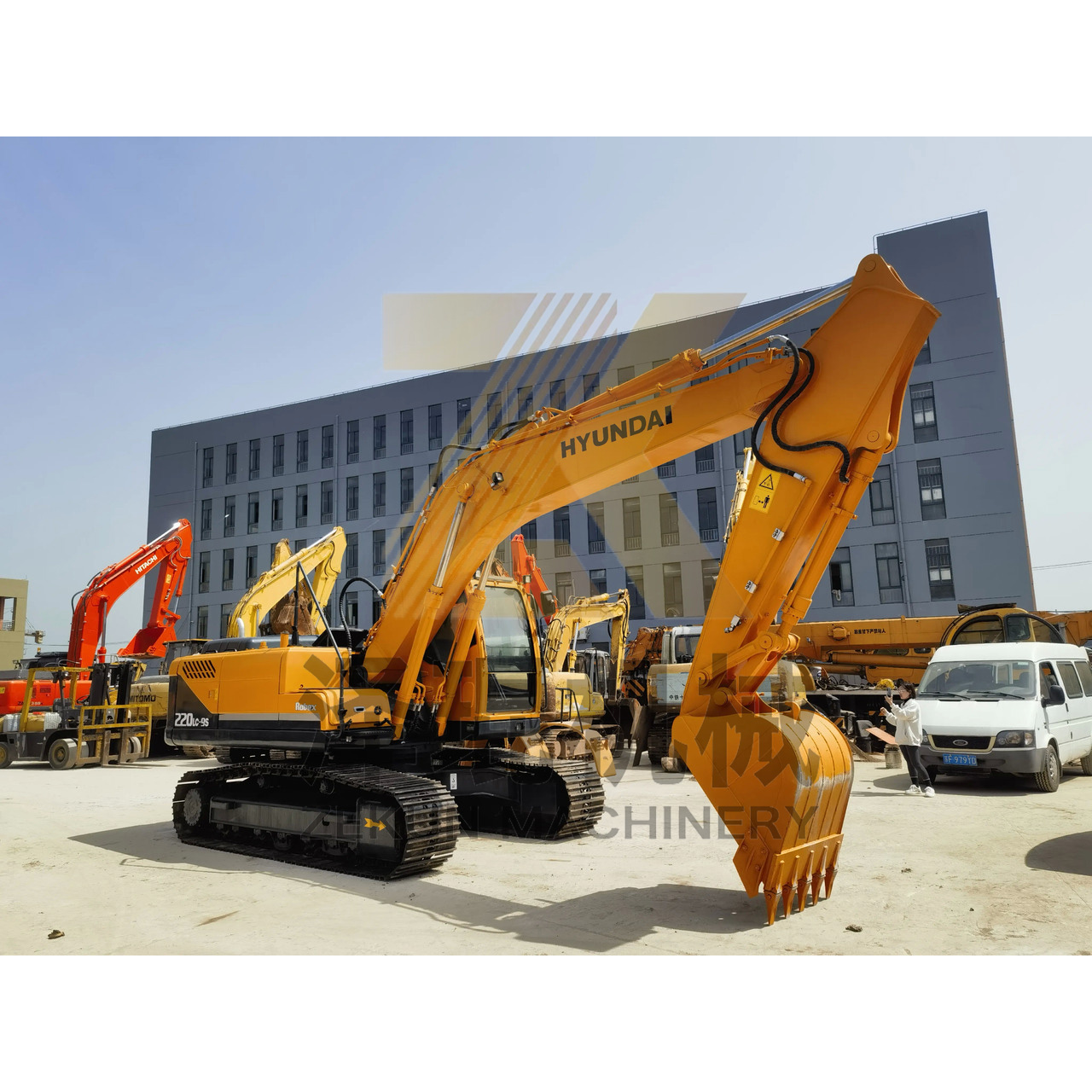2019 Used Hyundai 220-9S 22Ton Crawler Excavator with Hydraulic Pump
