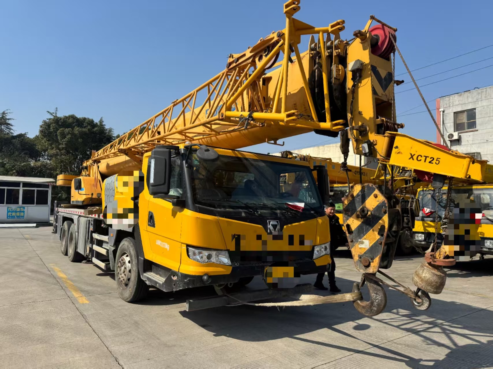 Used XC MG Mobile Truck Crane 25 Tons For Construction Company Inventory Direct Sale