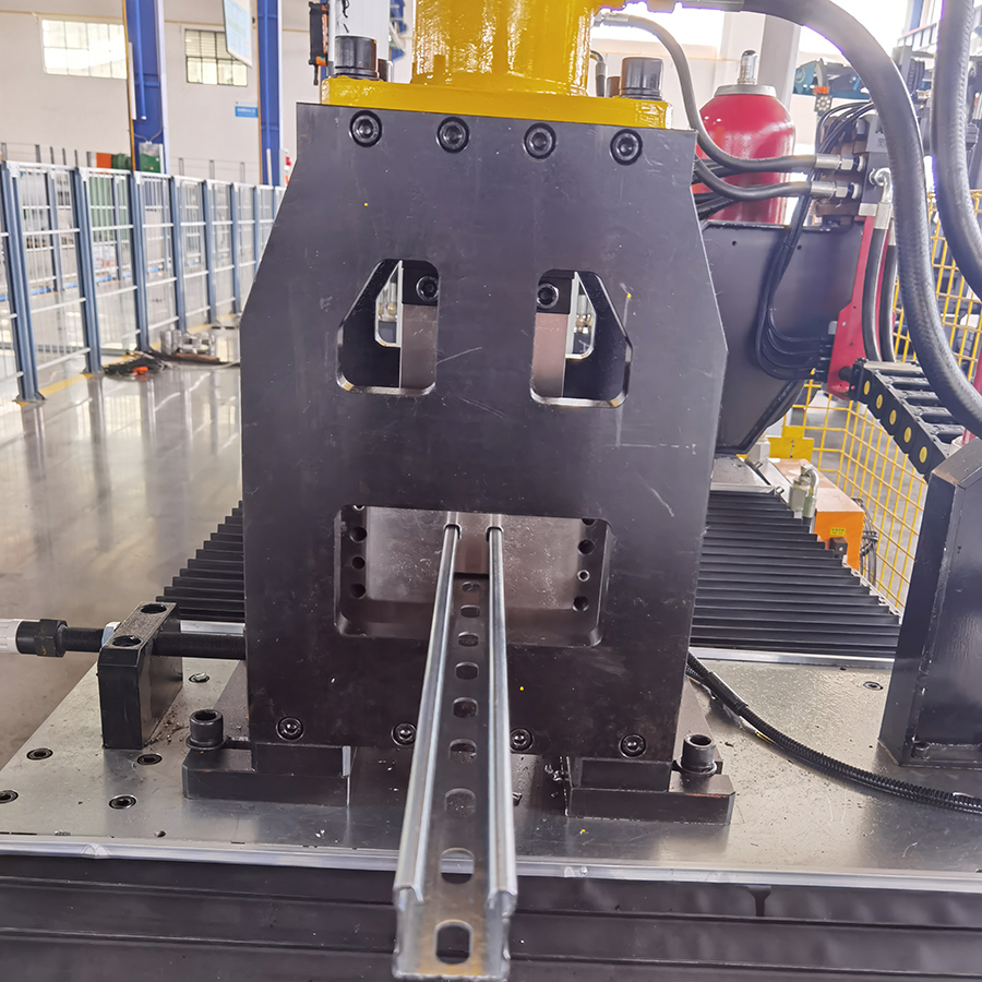 Chain Driven Shutter Rail Strut Machine For Stud Roll Forming Side U Guide