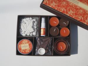 Quality Orange &amp; Brown scented &amp; assorted tealight candle,tin candle &amp; glass holder packed into gift box wholesale