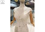 Off White Ladies Bridal Gown / Sleeveless Fishtail Wedding Gown Beaded Lace