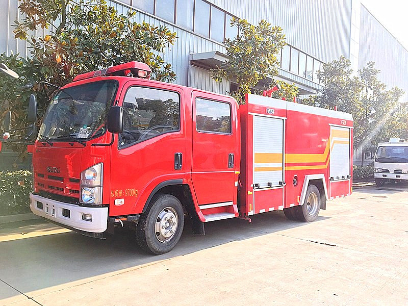 ISUZU 4X2 700P Fire Fighting Truck Small Fire Rescue Truck 4cbm 5cbm